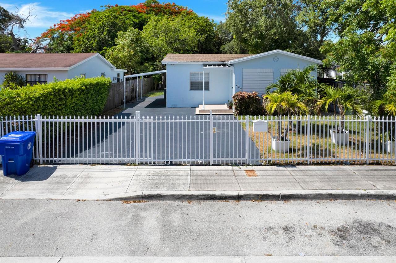 Very Modern Buena Vista Gem Near Wynwood Villa Miami Exterior photo